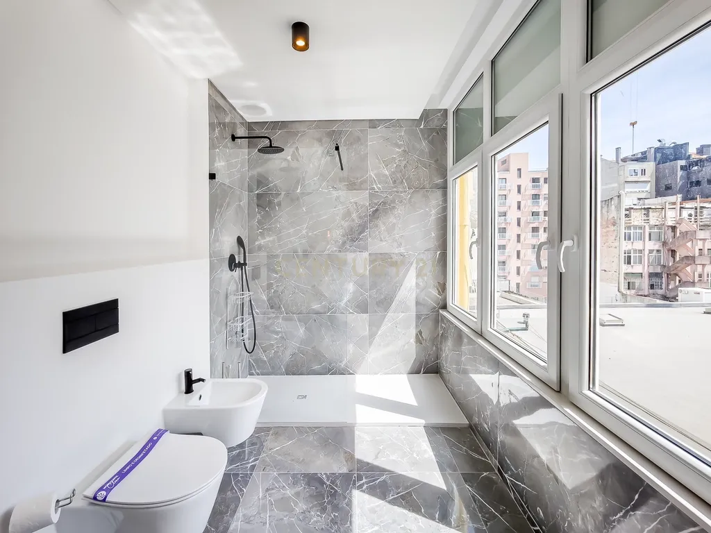 Apartamento T3 de Luxo na Av. Elias Garcia — Totalmente Mobilado e Pronto a Habitar - Image 24
