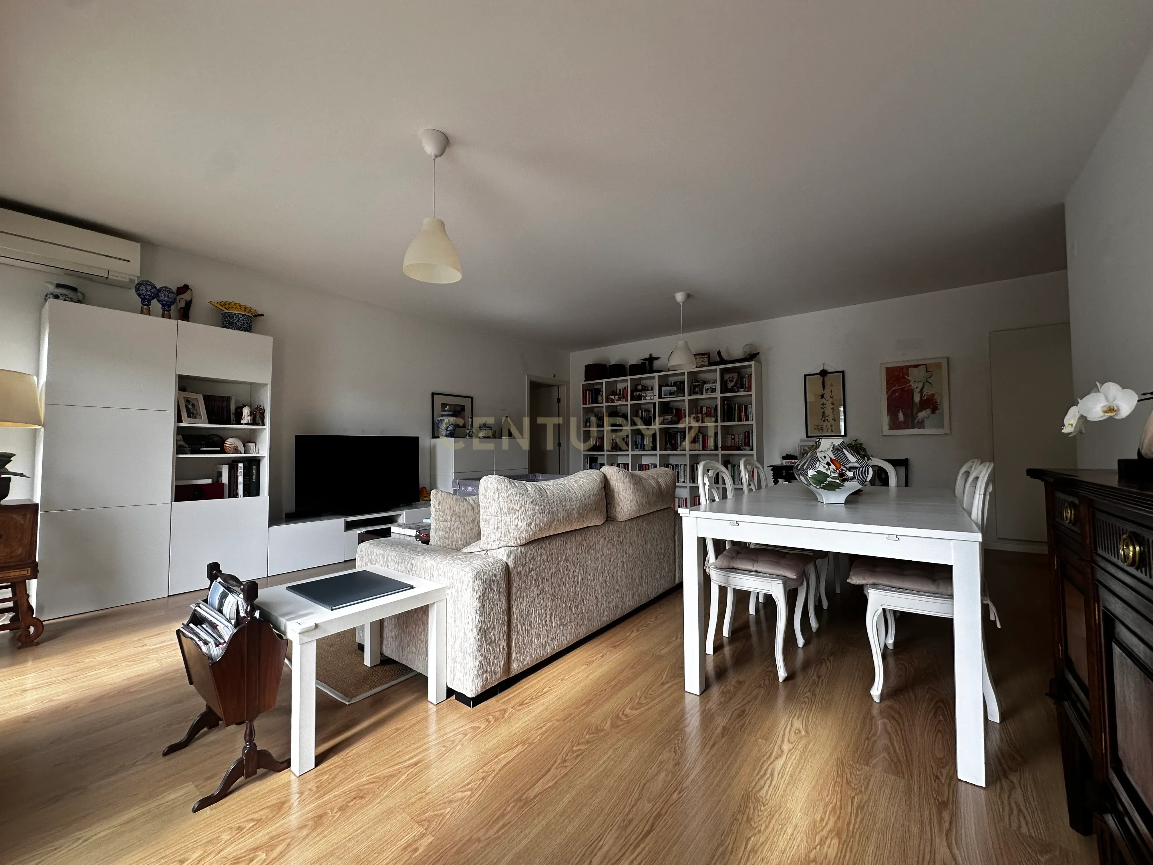 Apartamento T2 com 118m2 para venda nas Avenidas Novas com uma excelente localização proximo da estação de Entrecampos e da Cidade Universitária. - Image 13