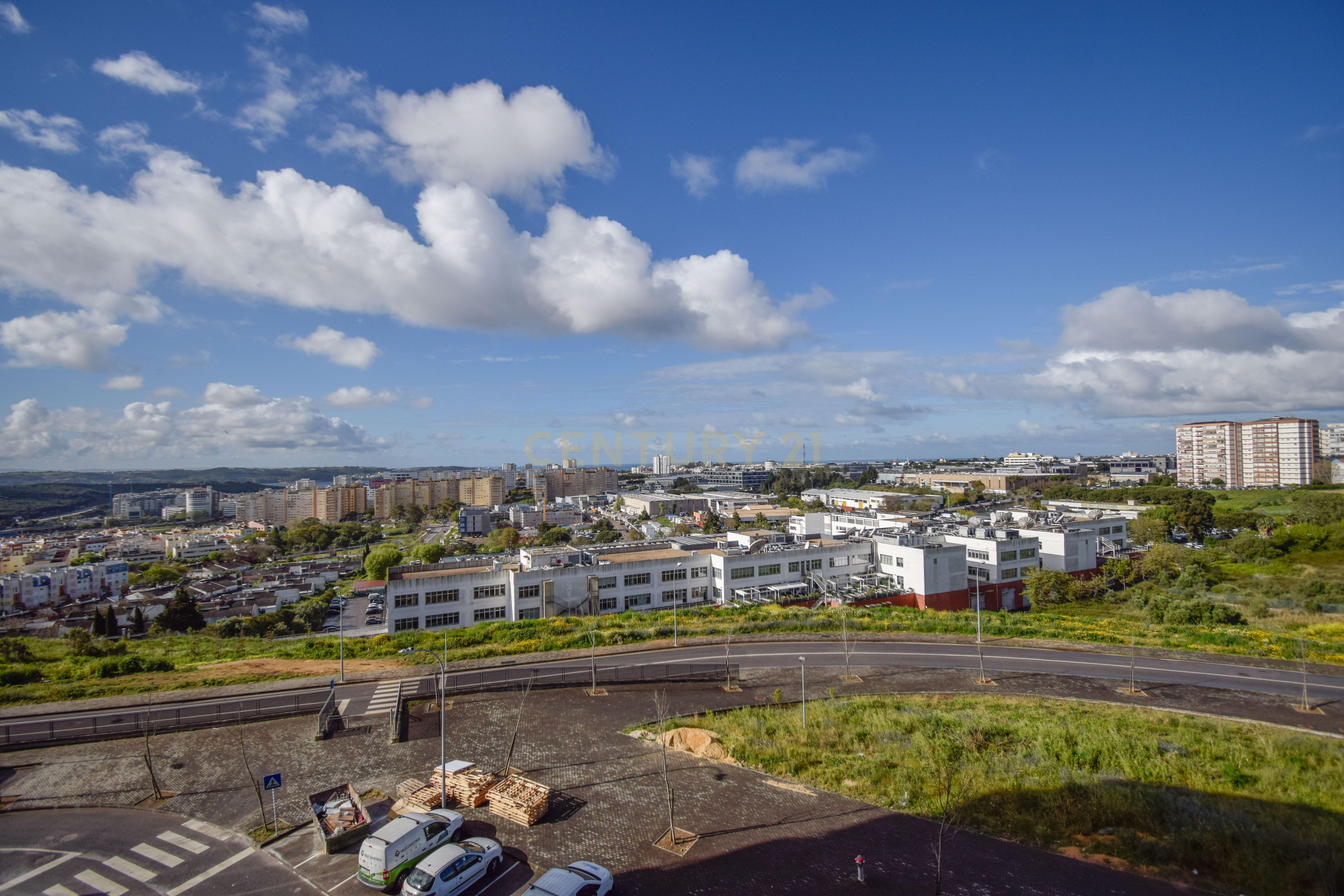 Luxuoso T3 com Vista Deslumbrante sobre o Tejo – Carnaxide / Queijas, Oeiras - Image 37