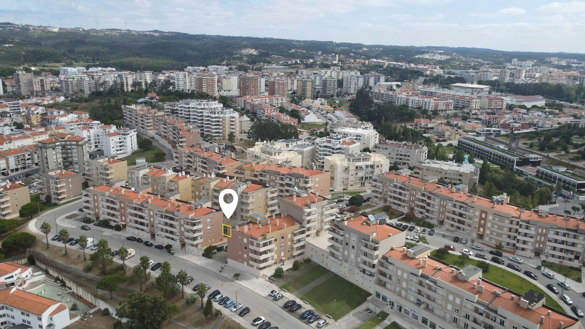 Garagem fechada para dois carros no centro da Figueira da Foz