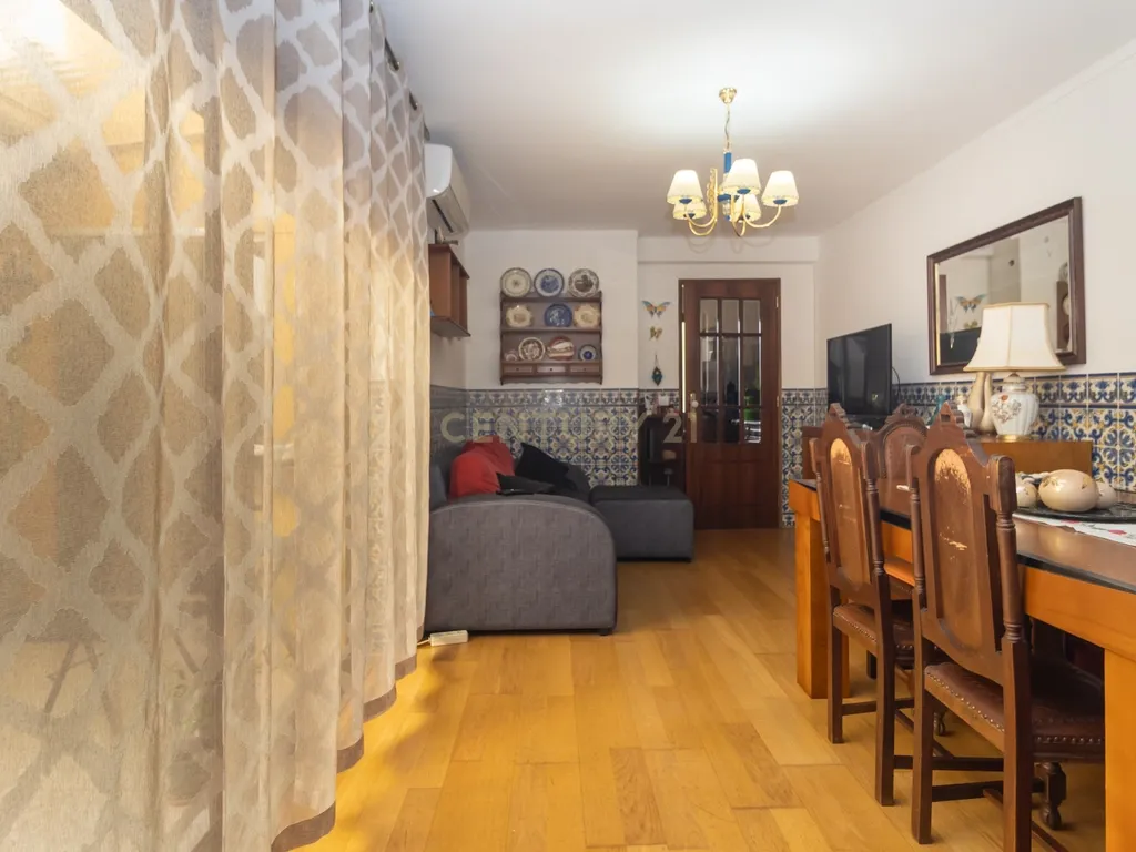 Moradia em Banda de 5 assoalhadas na Banática - Image 48