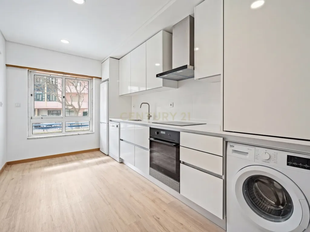 Apartamento T2 Renovado com Terraço de 48 m² e Box para 2 Carros em Carcavelos – a 8 minutos da praia - Image 16