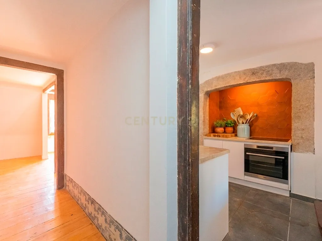 Excelente Apartamento T2 | Janelas Verdes - Image 16