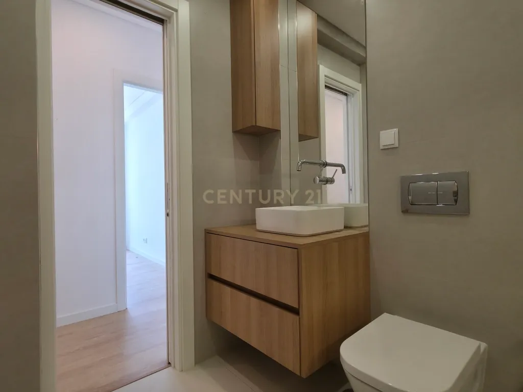 Apartamento T2 Remodelado, Oeiras. - Image 6
