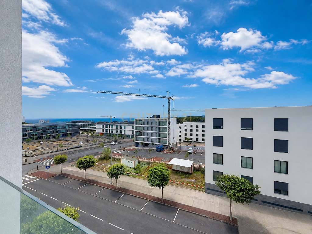 Fotografia 11 de T2 novo no último piso, com vista mar, varanda e estacionamento em cave, junto ao Hospital CUF da Lagoa