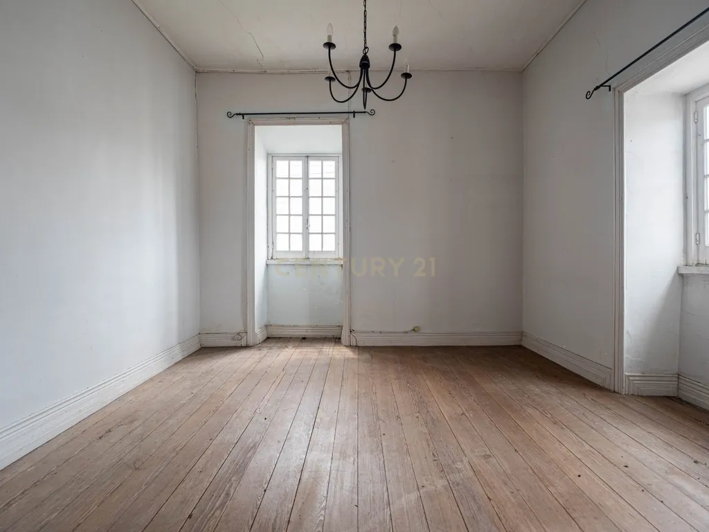 Moradia T4 + espaço comercial em Pico da Pedra - Image 14