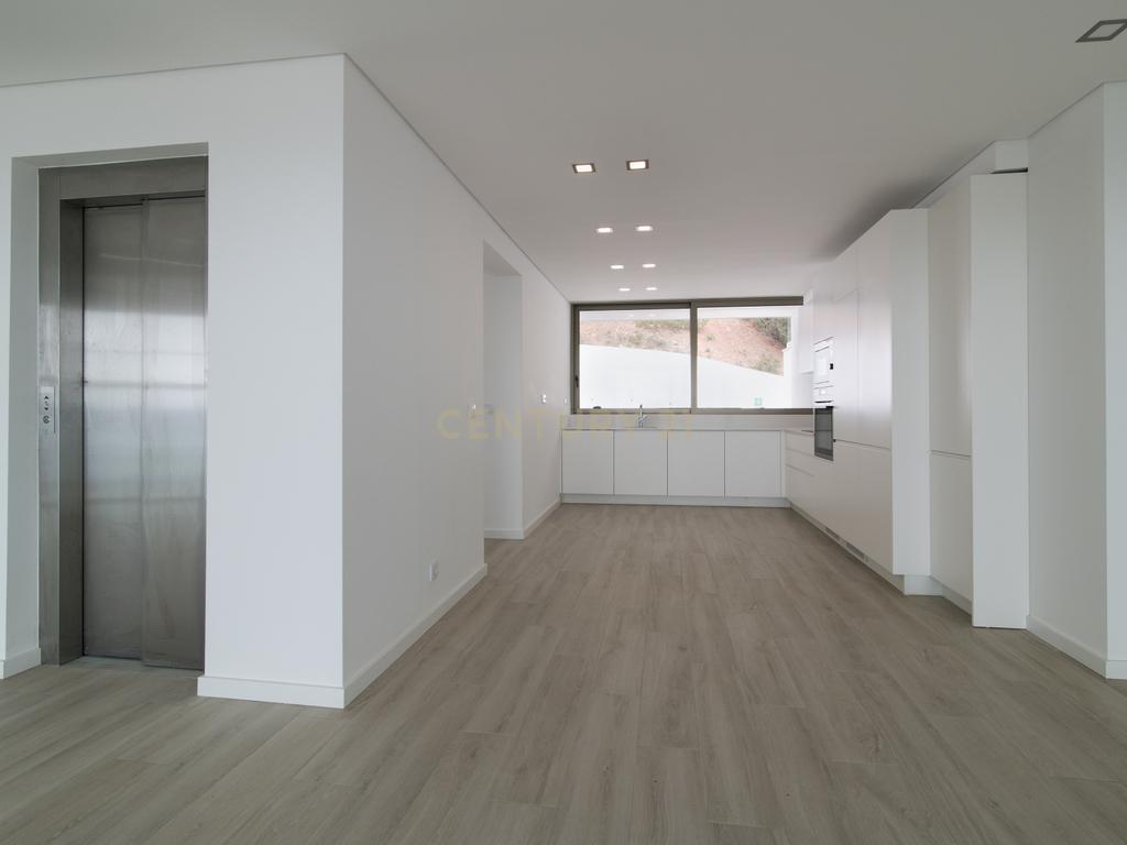 Condomínio Villas d’Ouro – Exclusividade e Conforto no Coração de Sesimbra - Image 20