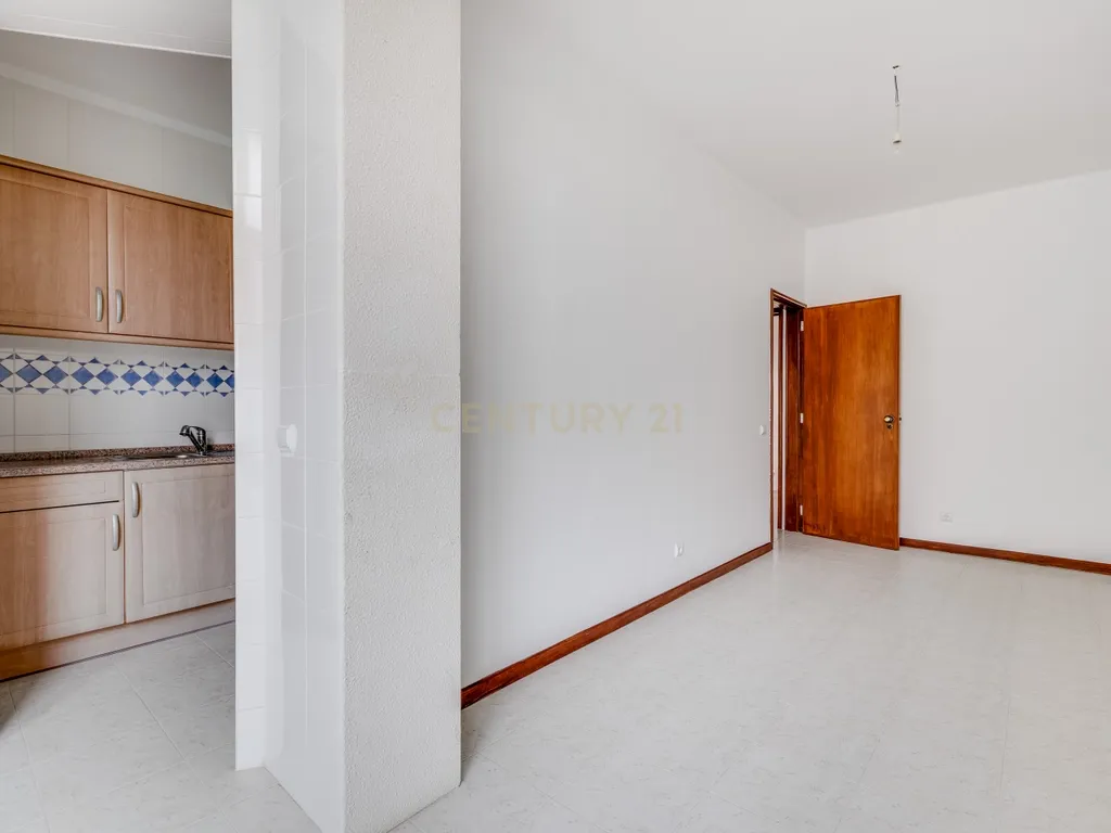 Apartamento T 4 em Faro no centro da cidade a 300m do mercado Municipal. - Image 16