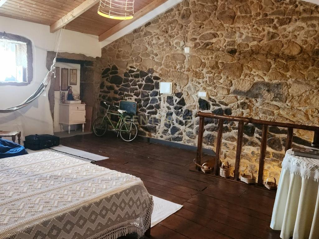 Moradia em Pedra com Terraço e Logradouro — Escalos de Baixo - Image 3