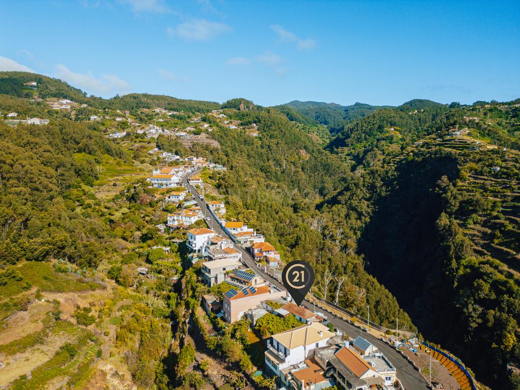 Moradia Tradicional Madeirense com Terreno de 1300 m² em Gaula - Image 17