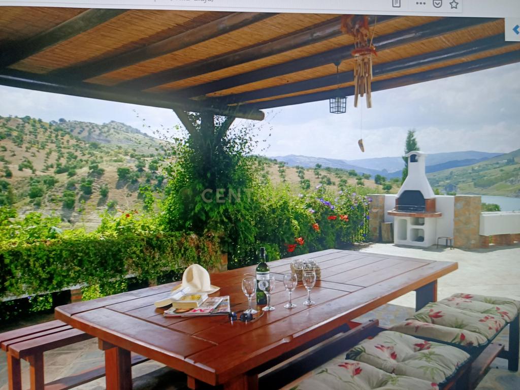 Propriedade rústica com vista para piscina e zona húmida – pronta a habitar - Image 5