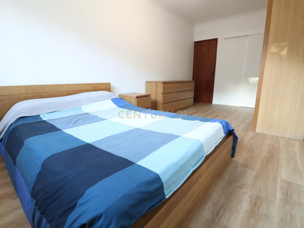 Apartamento T3 Remodelado na Avenida do Cristo Rei - ALMADA - Image 23