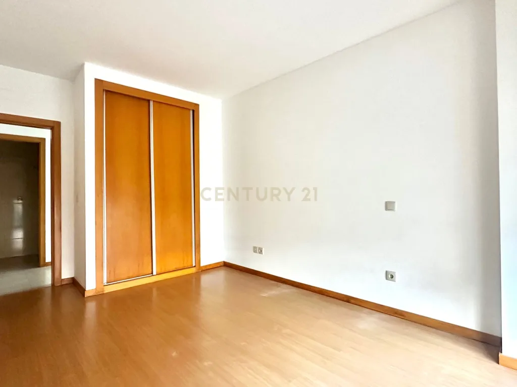 Apartamento T4 com Terraço, Varandas, Garagem e Lugar de Estacionamento, na Vila Serena, Pinhal Novo - Image 26