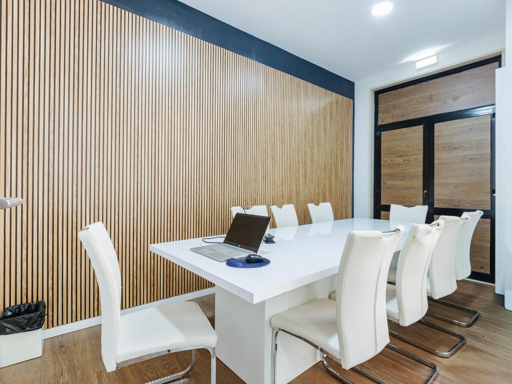 Loja com duas frentes em Sacavém, Loures - 120m² - Image 25