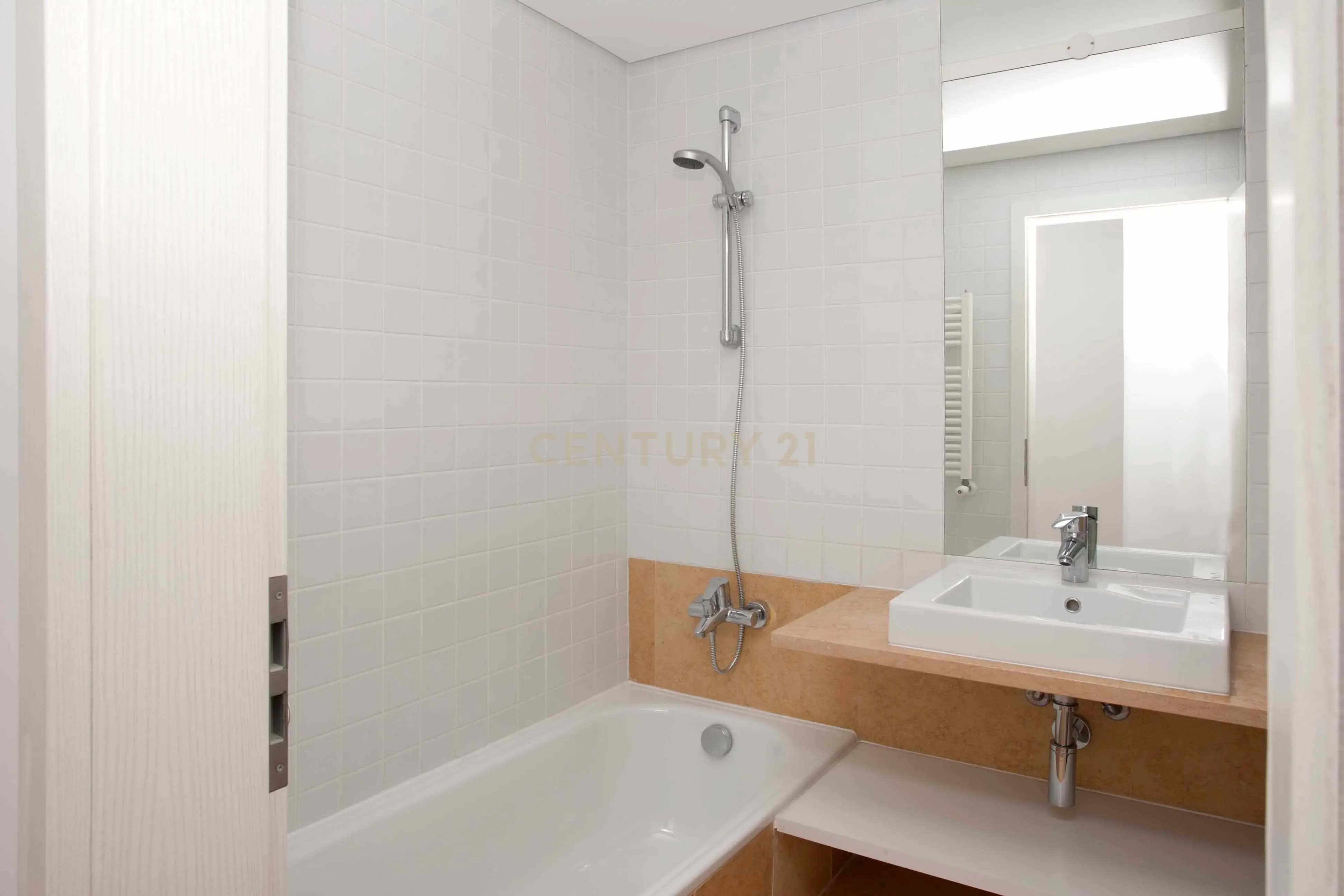 Apartamento T2 com Vista para o Mar em Lisboa - 1600€ - Image 22