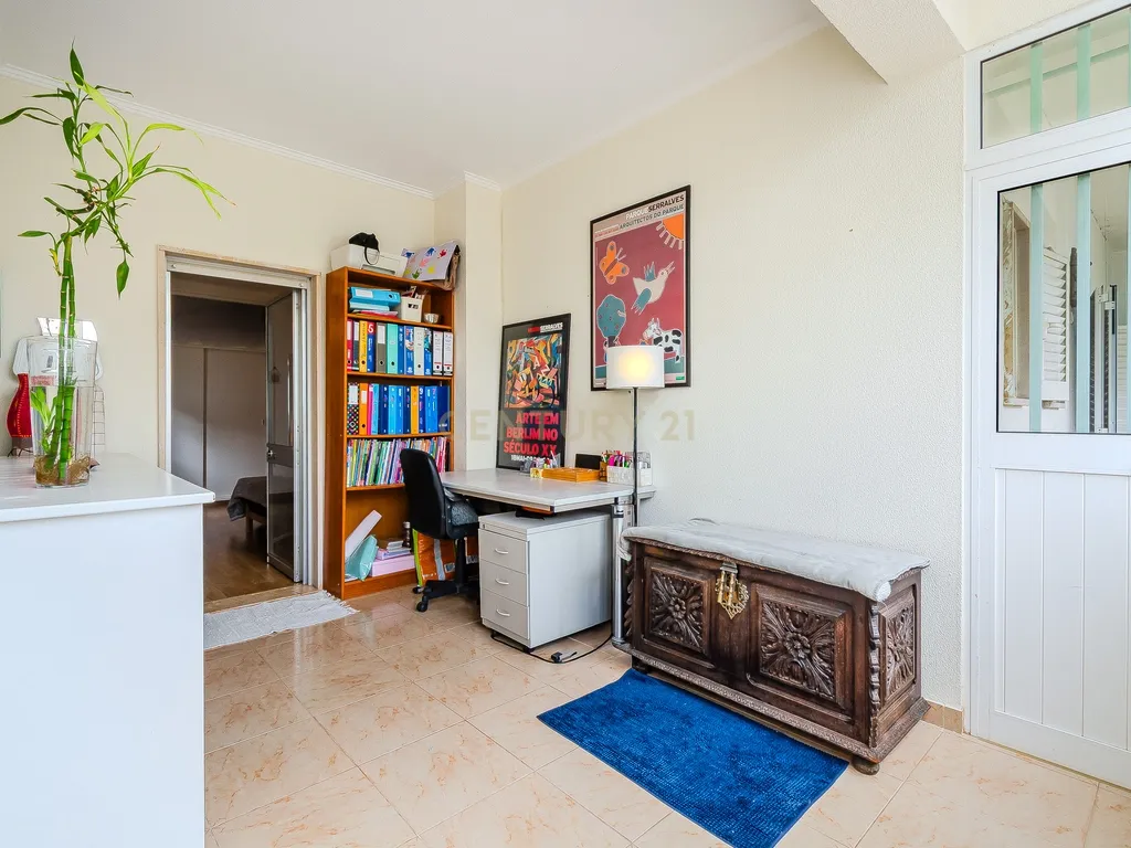 Apartamento T1+2 com Terraço Amplo em Albufeira - Image 17
