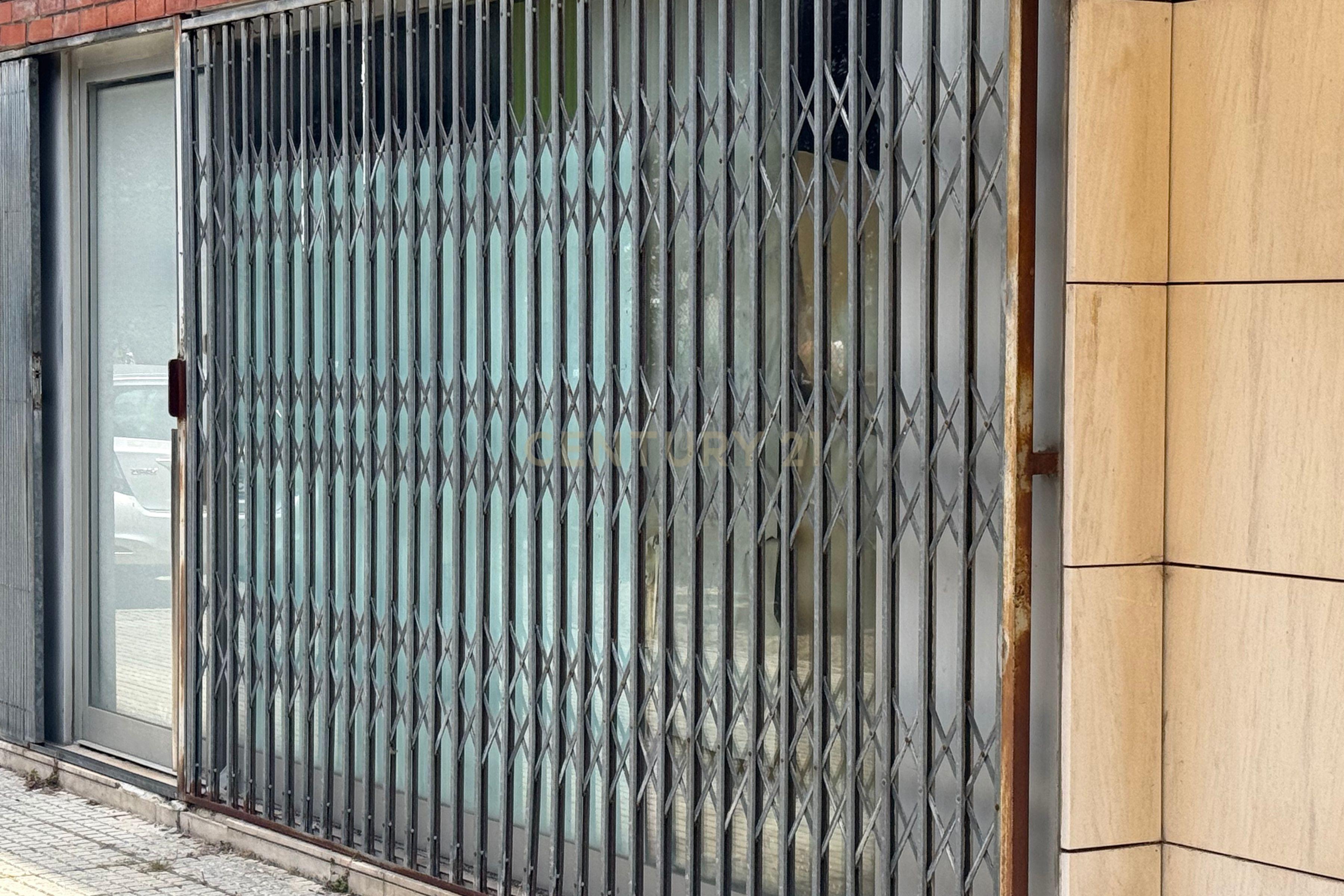 Fotografia 3 de Loja para T1+1 aprovado para habitação, junto ao Metro — oportunidade antes da obra