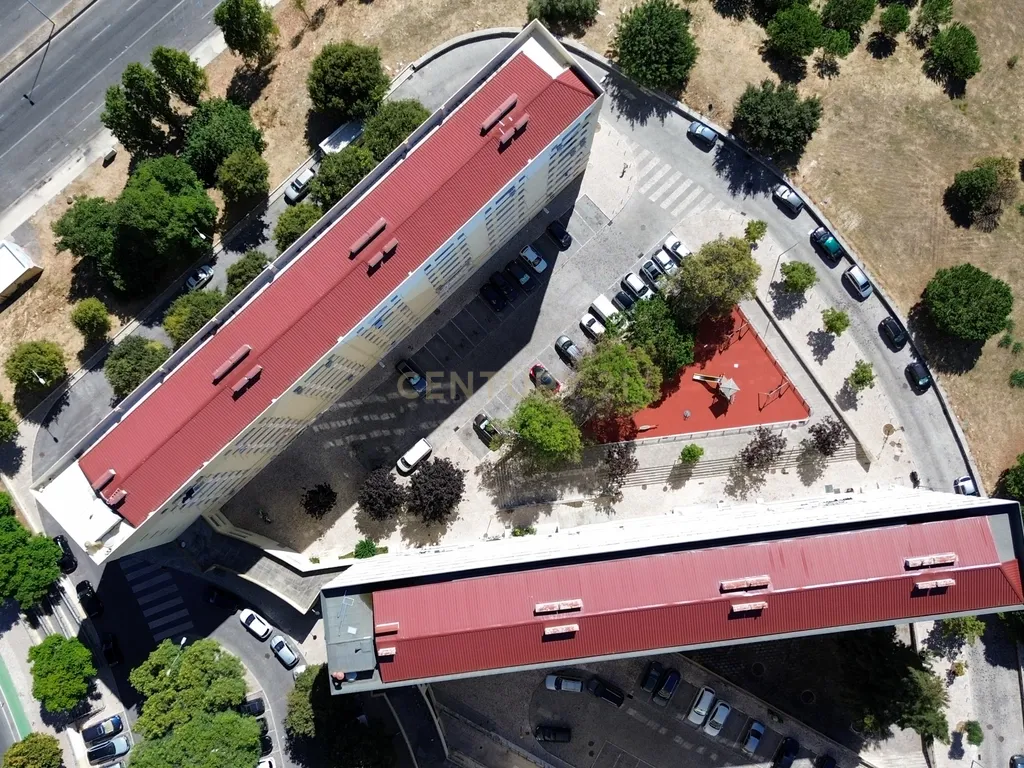 T3 com 73m² | 4º andar com elevador | Para remodelar em Lisboa - Image 20