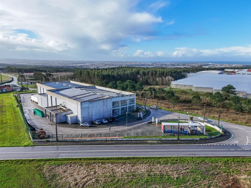 Armazém Industrial junto à Campo Oeste em A-dos-Cunhados - Image 3