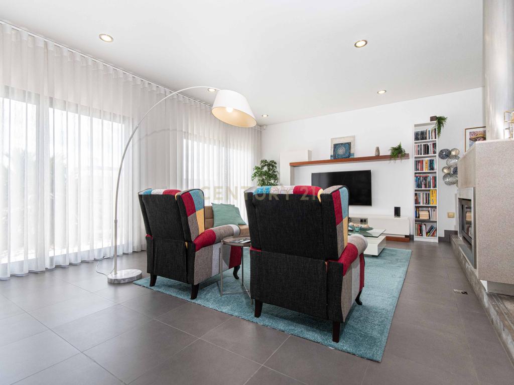 Moradia Térrea T4 no Montijo — Isolada, Moderna e com Piscina - Image 9