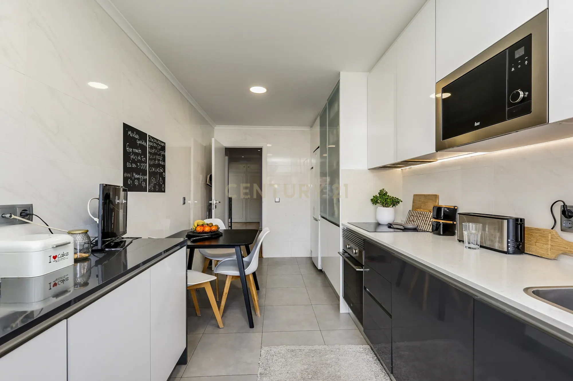 Fotografia 10 de Apartamento T3 Remodelado em Massamá (Rua Miguel Torga)