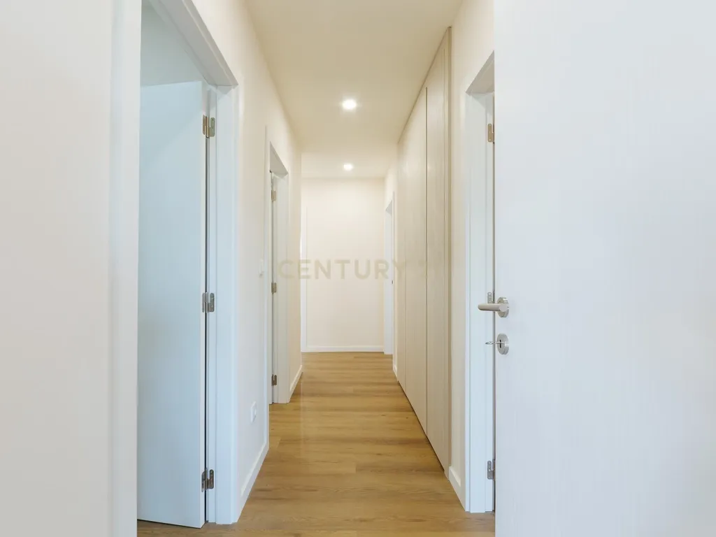Apartamento T3 moderno e espaçoso no coração do Pinhal Novo - Image 4