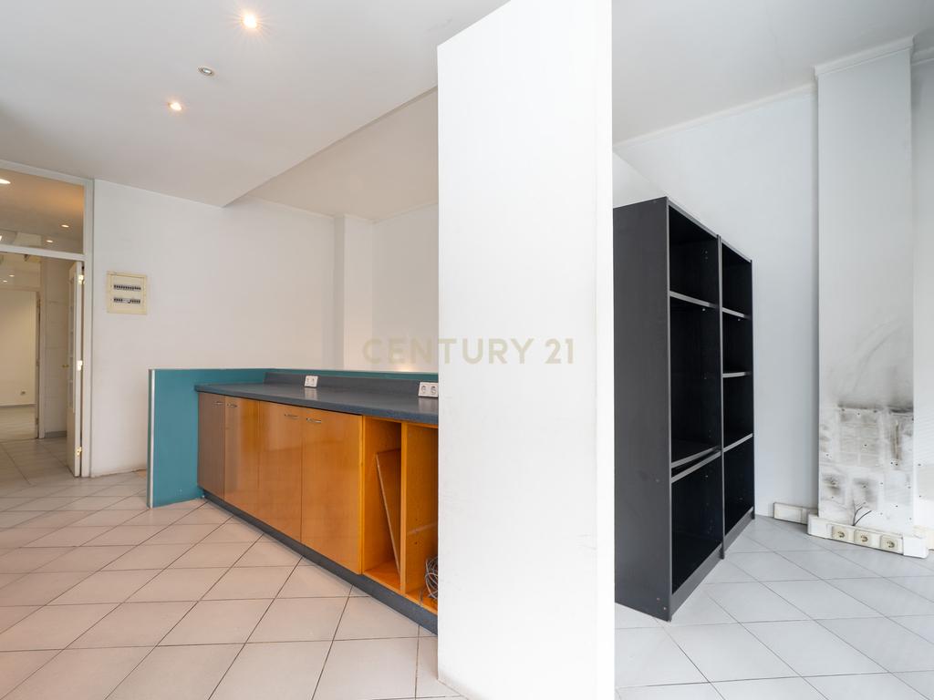 **Fantástica loja de dois pisos em Linda a Velha** - Image 15