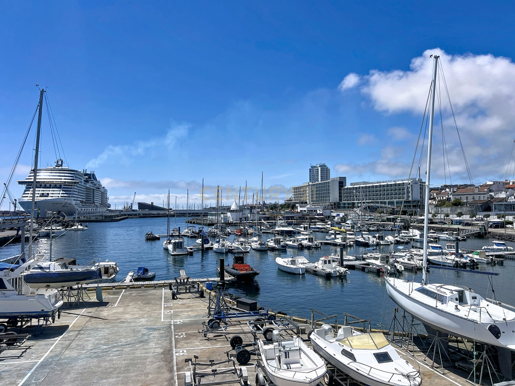 Penthouse T3 de Luxo no 20.º e Último Piso | Vista Mar Única sobre Ponta Delgada - Image 29