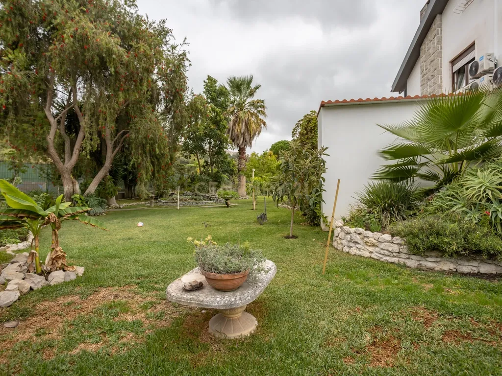Fantástica Moradia Versátil com Piscina e Jardim, junto a serra da Arrábida – Setúbal - Image 11
