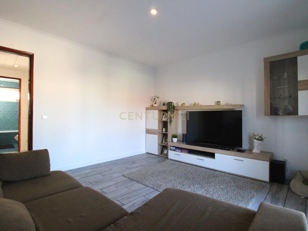 Espetacular Moradia T5 no Casal Do Marco com Garagem  - Image 12
