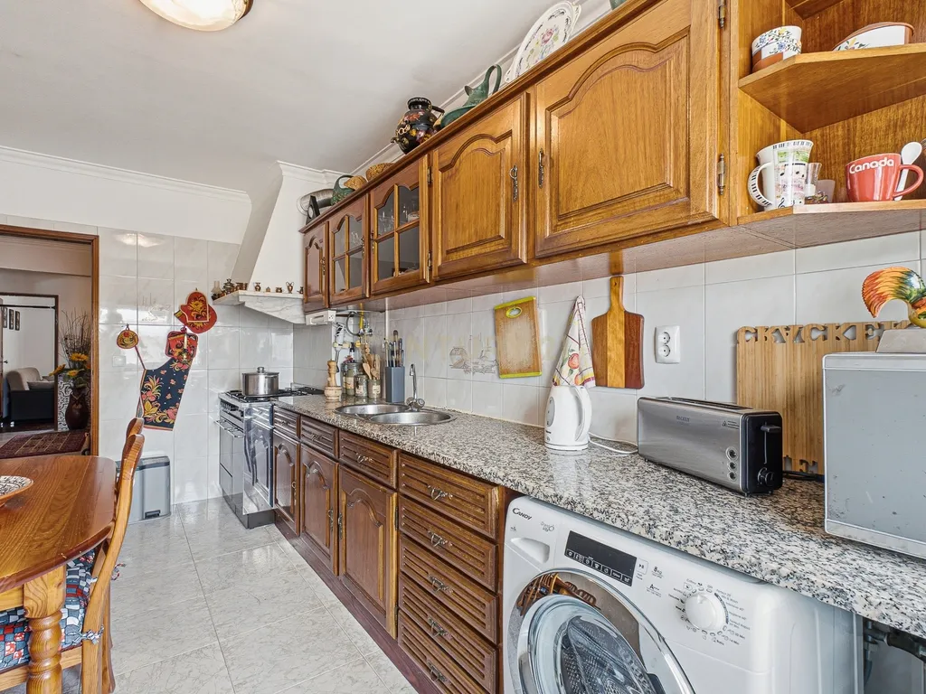 Apartamento T3 com Enorme Potencial de Remodelação na Moita - Image 21