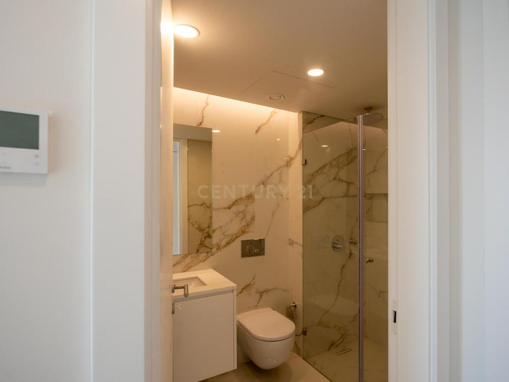 Apartamento T4 duplex com 3 estacionamentos e piscina privativa - Areeiro - Image 15