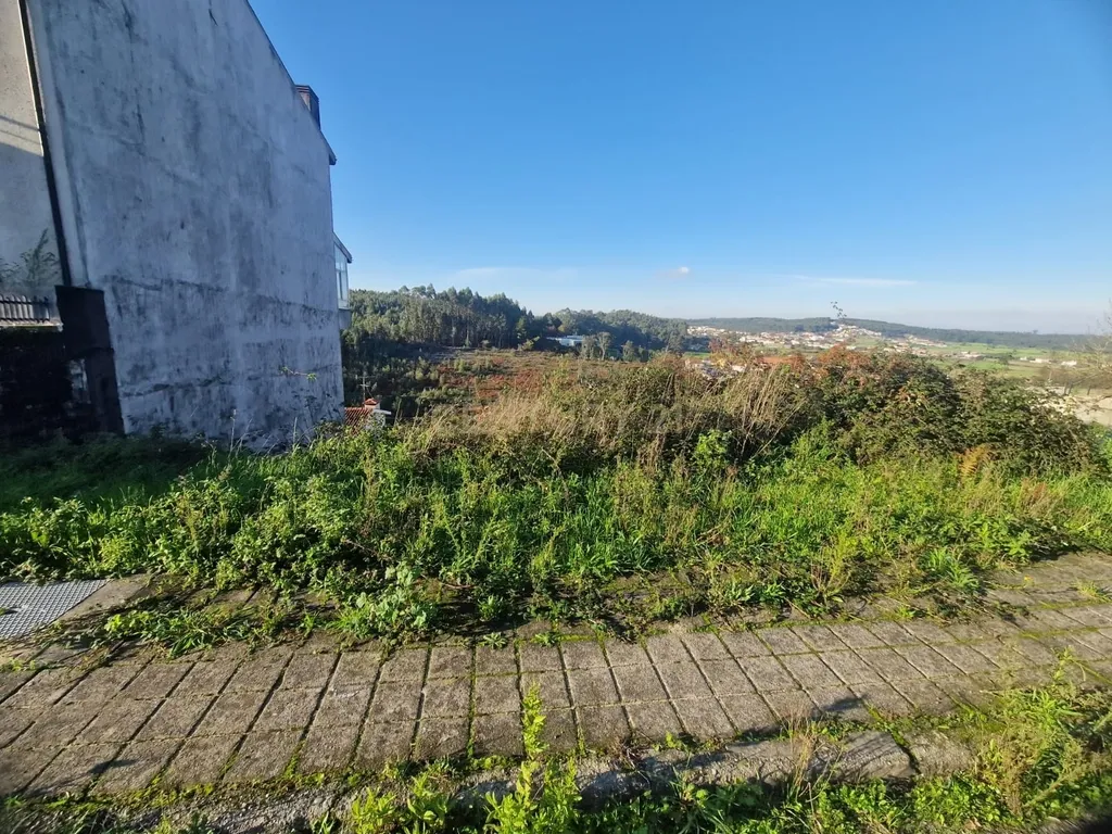 Terreno para construção de moradia de 3 frentes - Image 4
