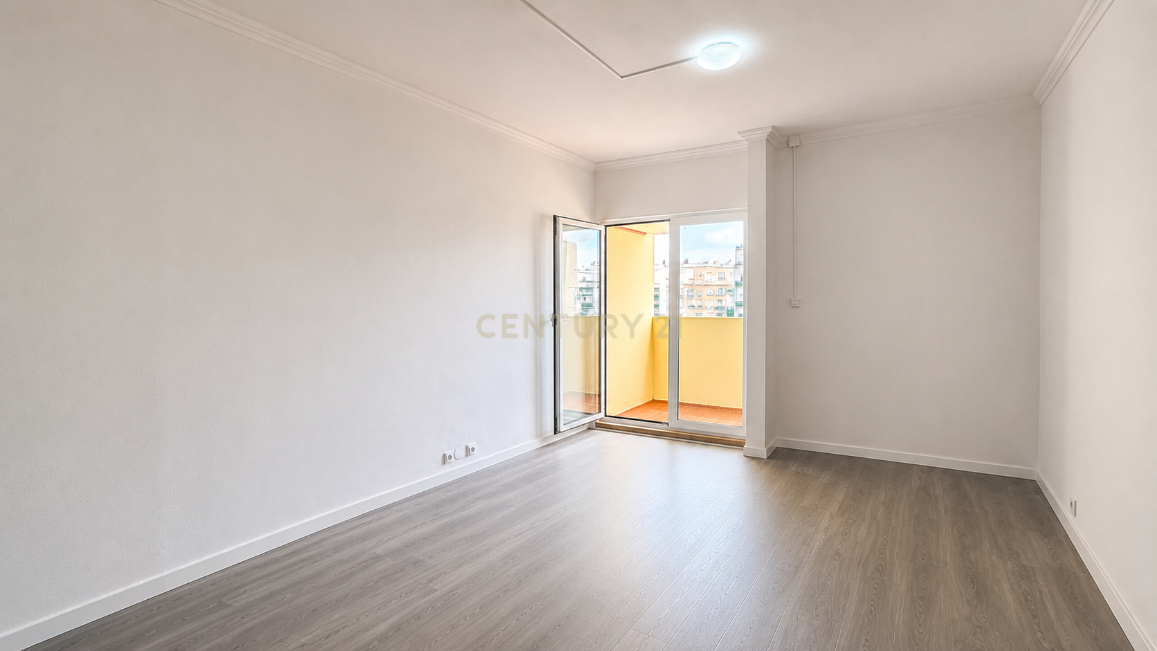 Fotografia 4 de Apartamento T2 Renovado e Equipado | São Sebastião, Setúbal