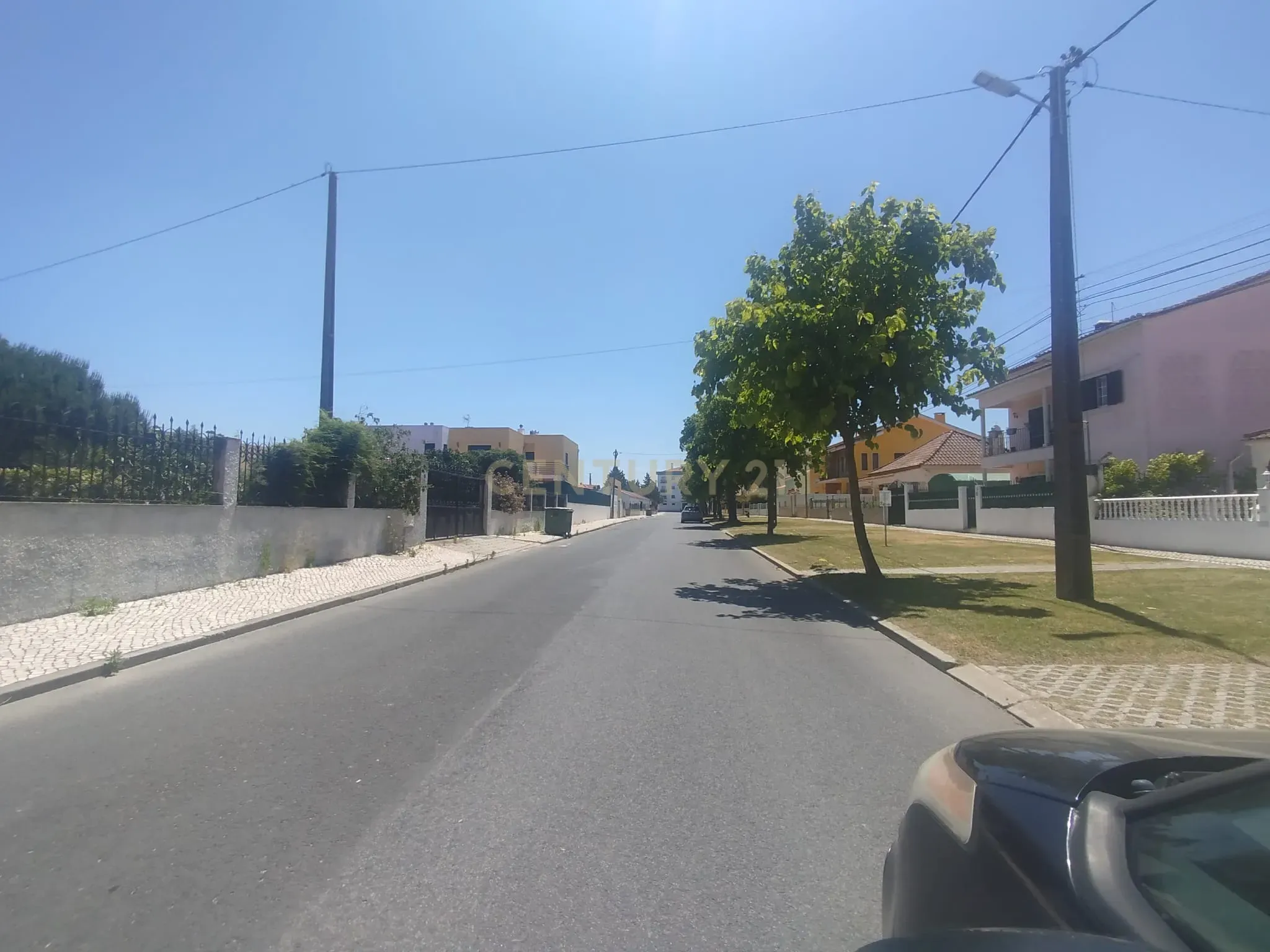 Casa Isolada em Samora Correia com Jardim e Garagem  - Image 1