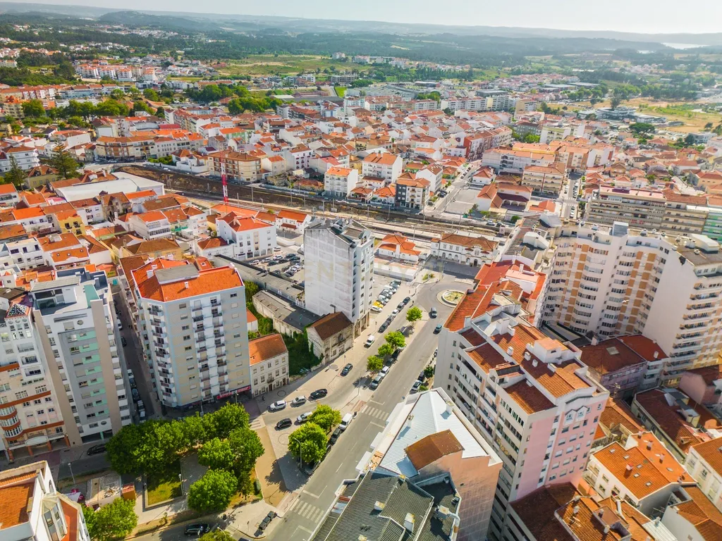 Apartamento T3 Totalmente Renovado | Centro de Caldas da Rainha - Image 32