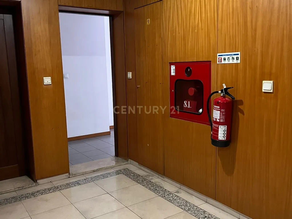 Apartamento T3 com elevador garagem dupla em São Vitor | ZTRE-01770 - Image 17