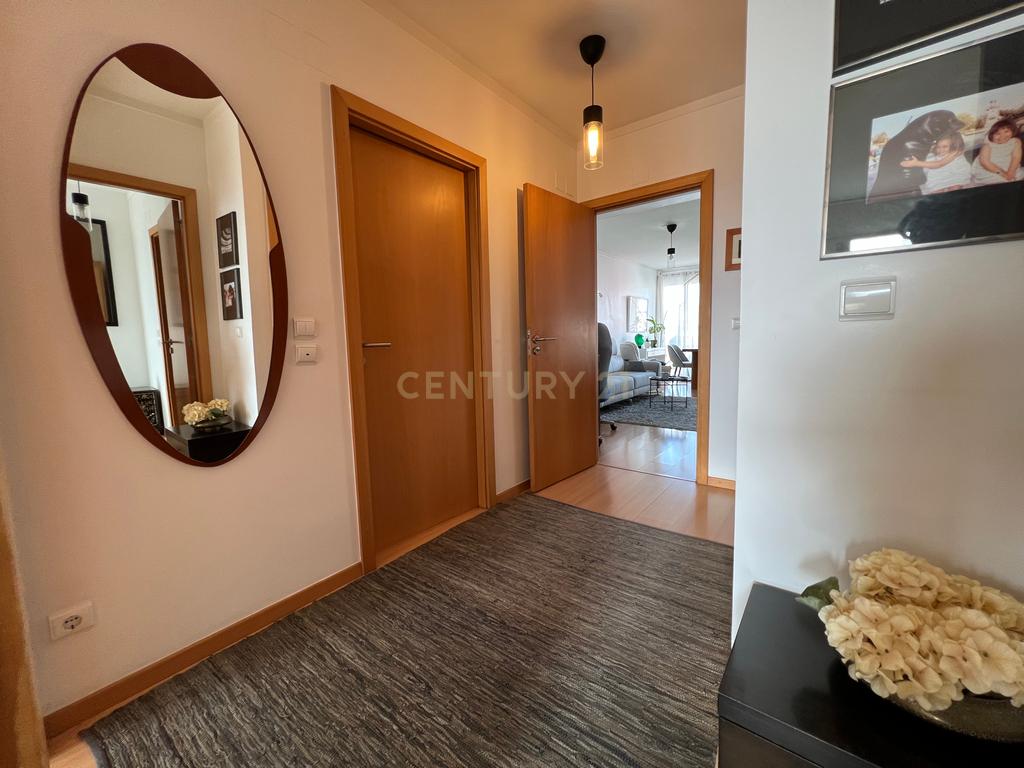 Apartamento T3 com vista desafogada e excelente luminosidade em Lumiar - Image 19