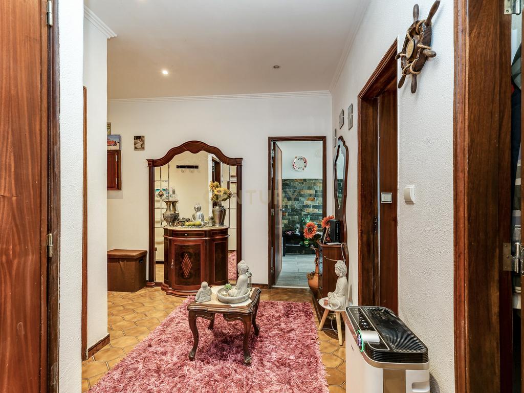 Apartamento T2 com 87 m² em excelente estado – São João da Talha - Image 6