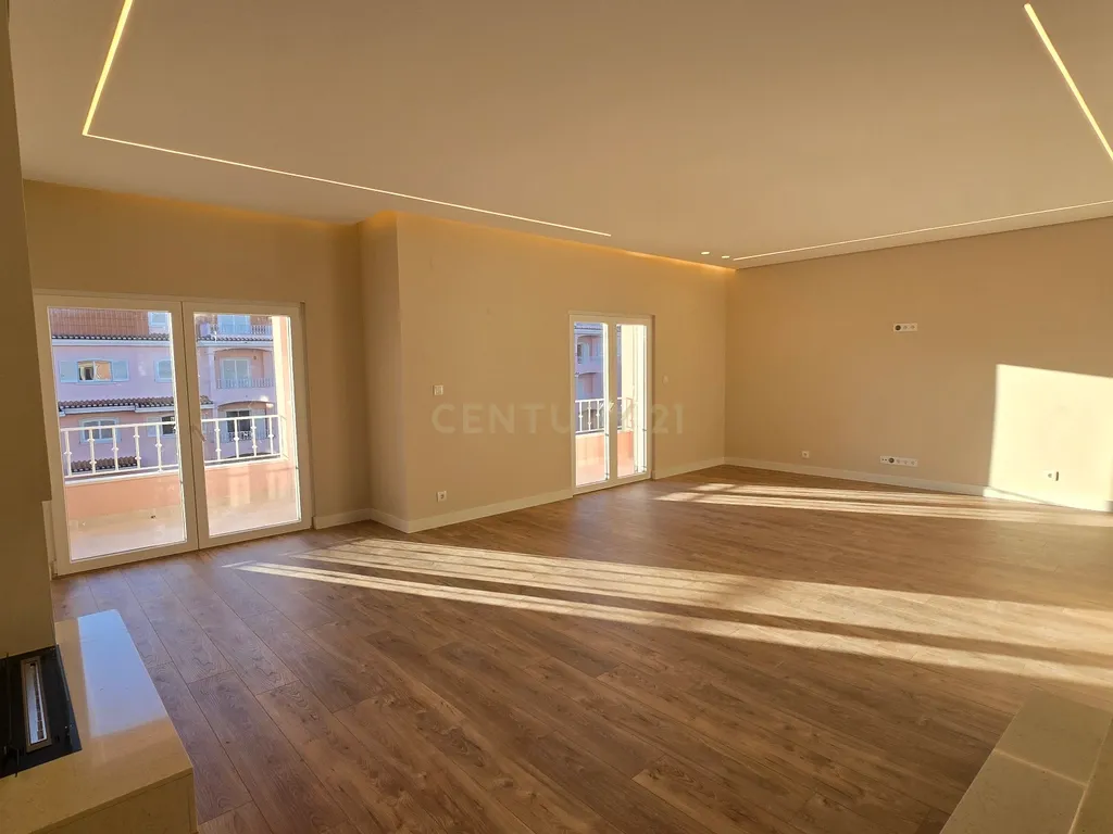 Luxuosa Penthouse Duplex T4+1 na Costa da Guia, em Cascais, com Vista Mar - Image 5