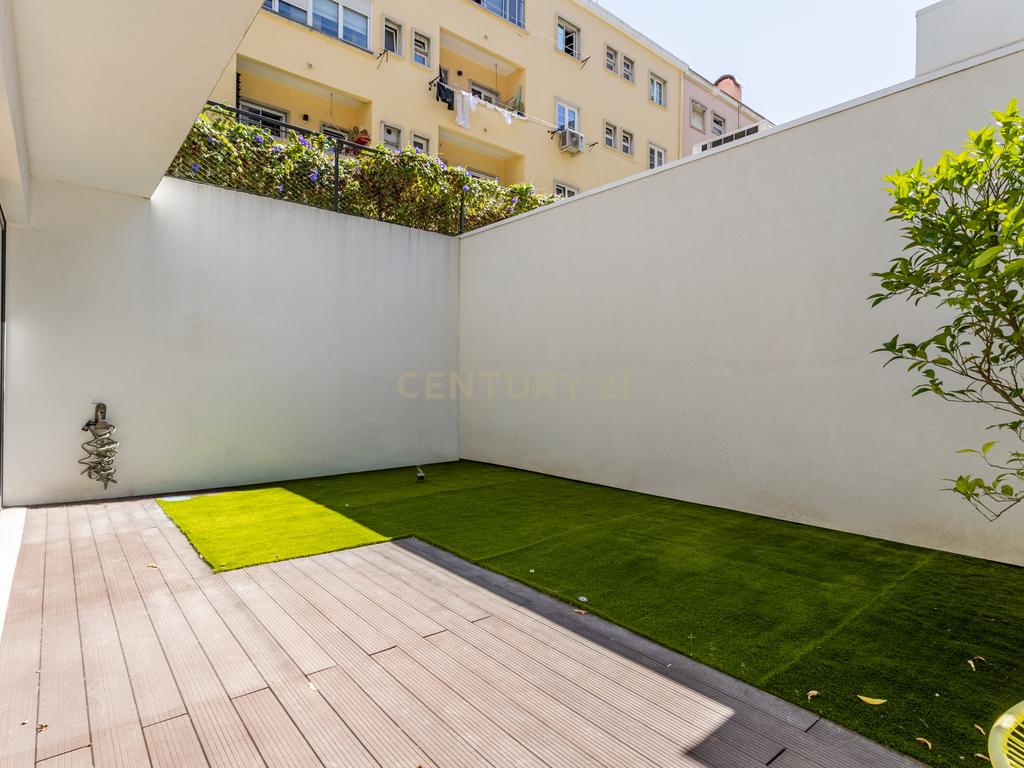 Luxuoso T1 Loft no Campo Grande, Lisboa - Image 12