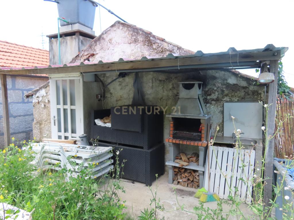 Moradia T2 em Travanca, Cinfães – Ideal para Habitação ou Férias - Image 18