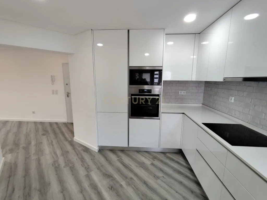 Excelente Oportunidade! T3 Totalmente Renovado nos Olivais. - Image 9