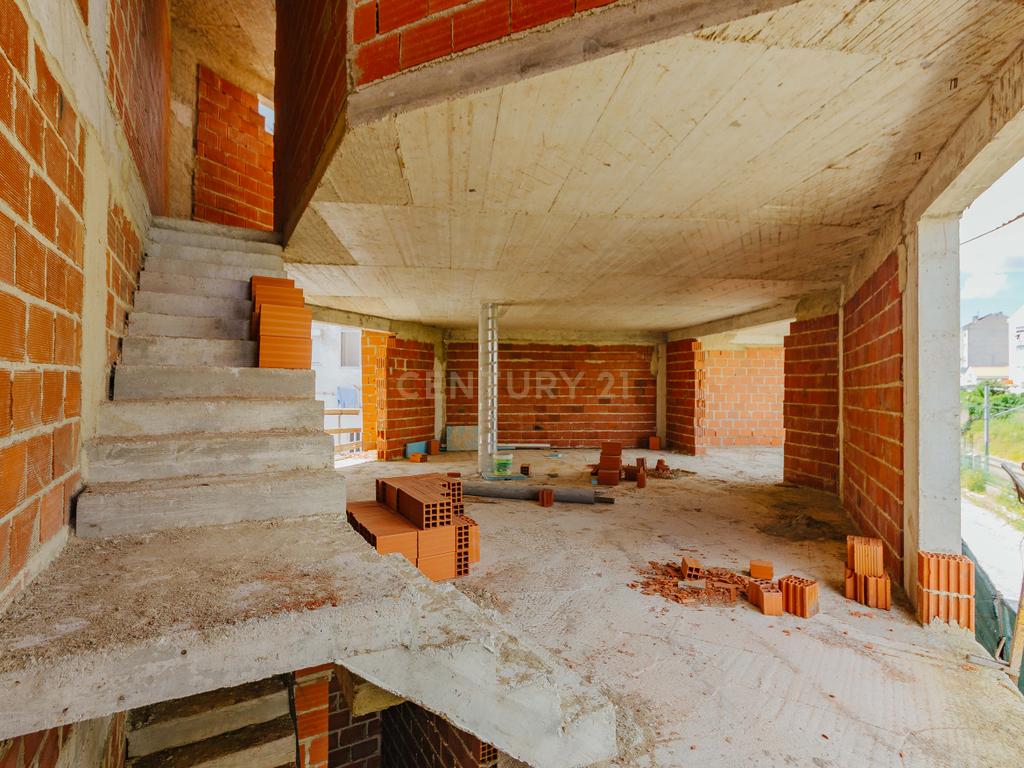 Moradia Unifamiliar de Tipologia T2 em Construção - Image 14