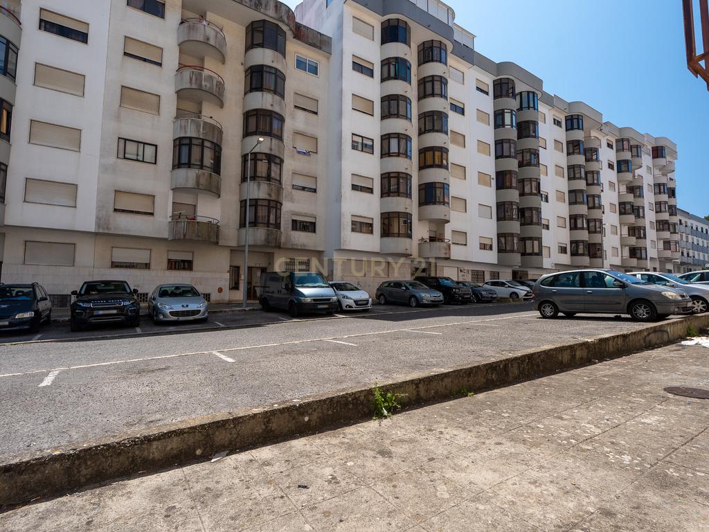 Apartamento T1 com potencial para T2 na Rinchoa – Conforto e Tranquilidade! - Image 5