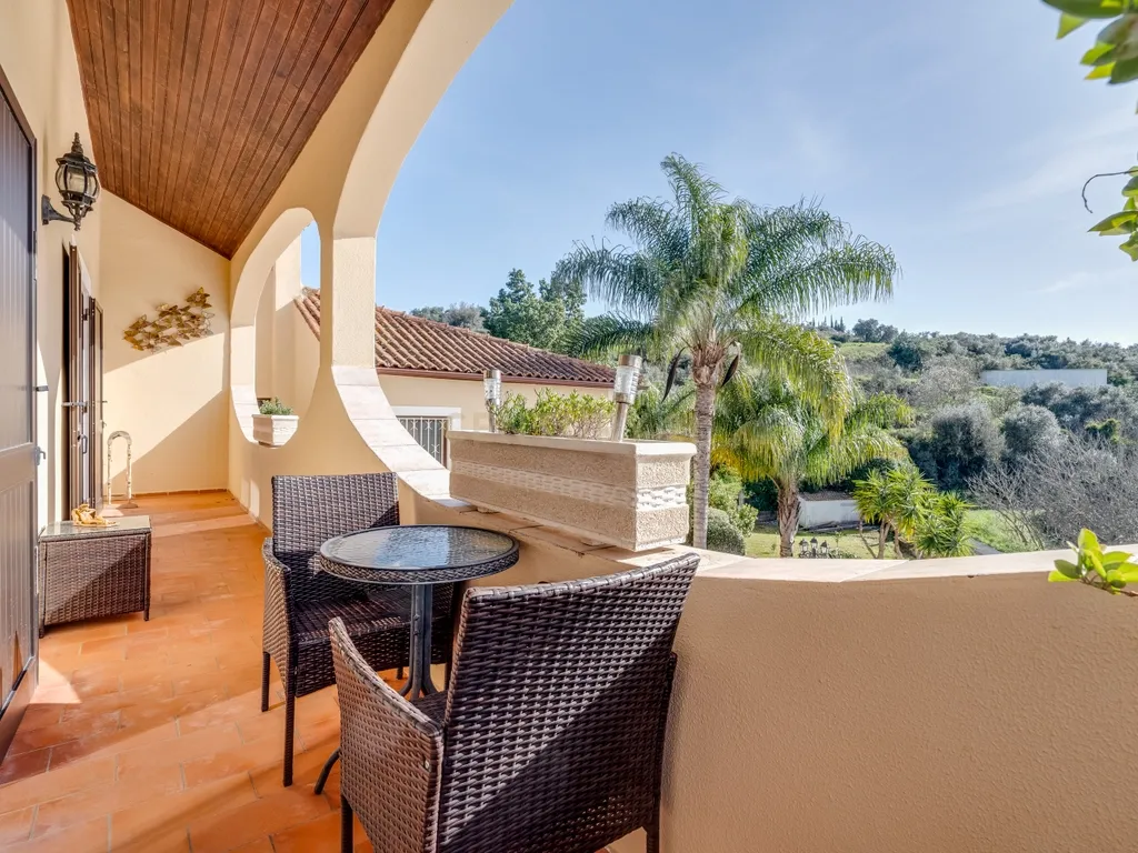 ESPETACULAR MORADIA COM PISCINA, GARAGEM, JARDIM E TERRENO - Image 29