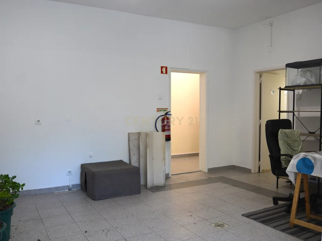 Loja para arrendar em Benfica - Oportunidade Única! - Image 9