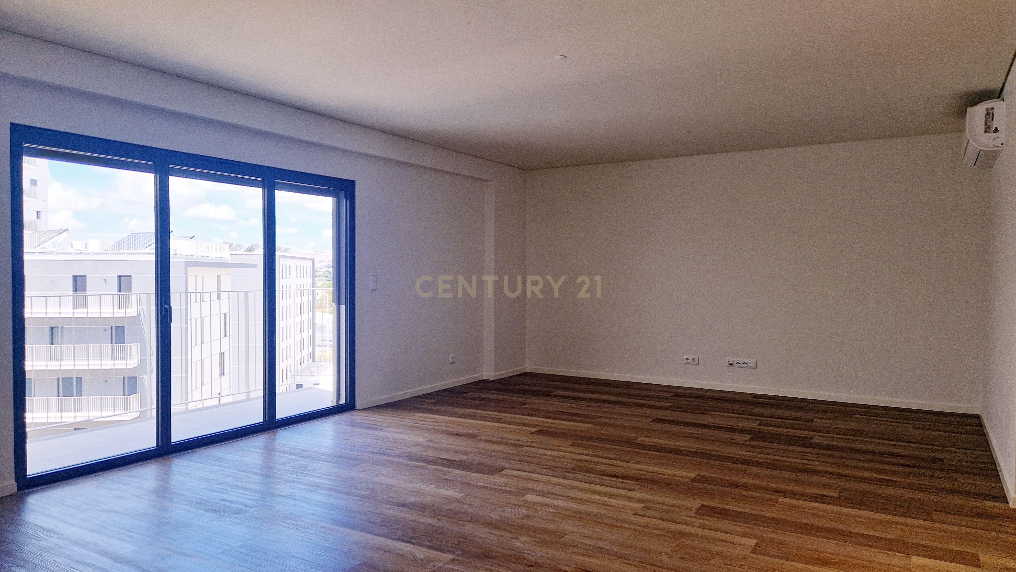 Alta de Lisboa, T3 - NOVO, 3 casas de banho e 2 lugares de garagem - Image 1