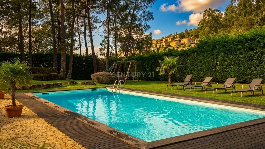 Magnífica Moradia Térrea em Pedra com Piscina e campo futebol no Gerês - Image 7