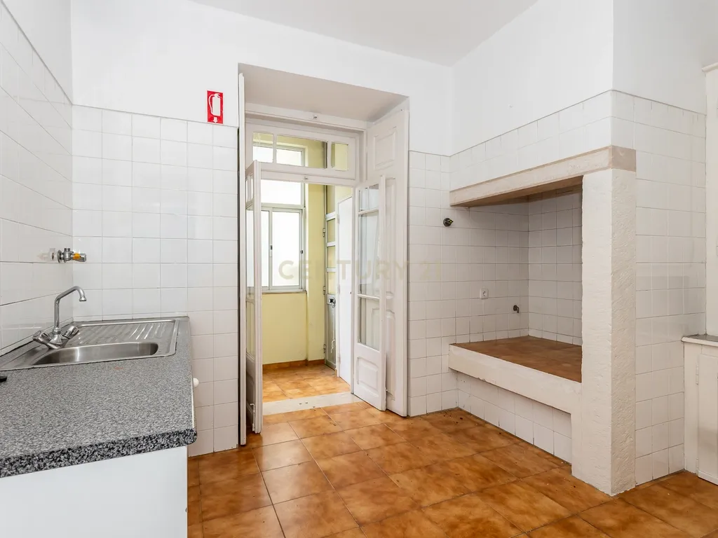 Loja/Escritório com apartamento de 150m2 com acesso a pessoas de mobilidade reduzida - Image 14